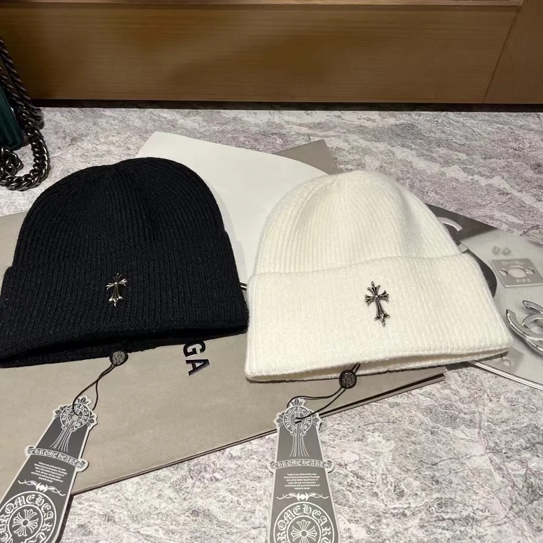 Crow Heart cashmere knitted hat